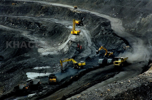Phát triển bền vững trong hoạt động khai thác than (Sustainability in Coal Mining Operations)
